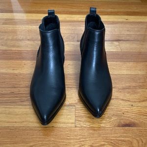 Womens Blondo waterproof black boots in size 7. Like New!